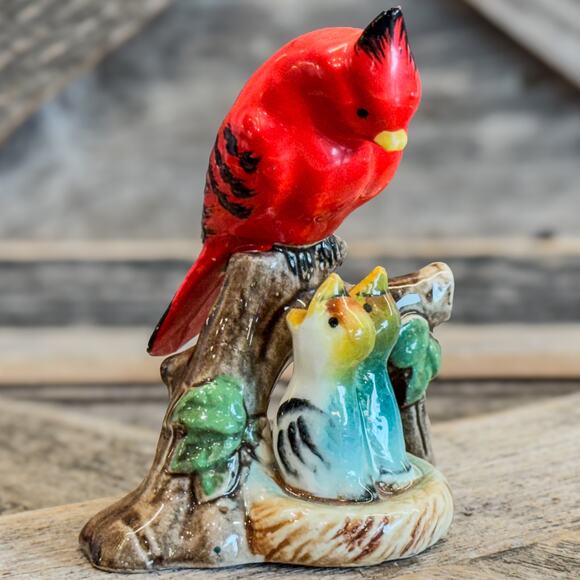 Cardinal Bird On A Branch Feeding Baby Birds, Vintage Japanese Porcelain, 4"H - Picture 5 of 9